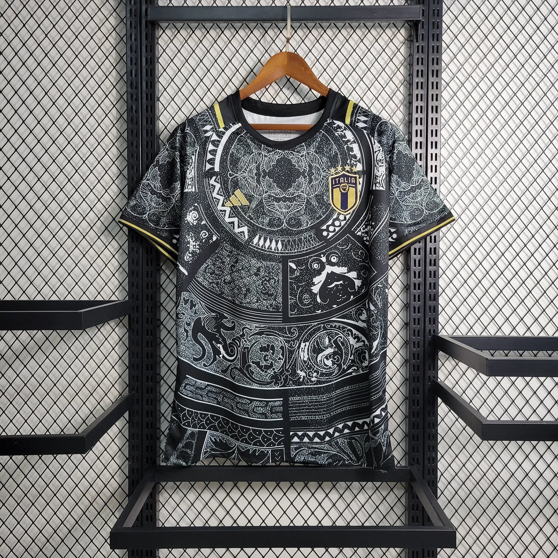 Camiseta negra del concepto de Italia