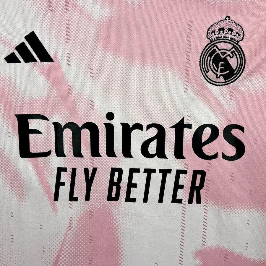 Camiseta rosa conceptual del Real Madrid 2024/2025